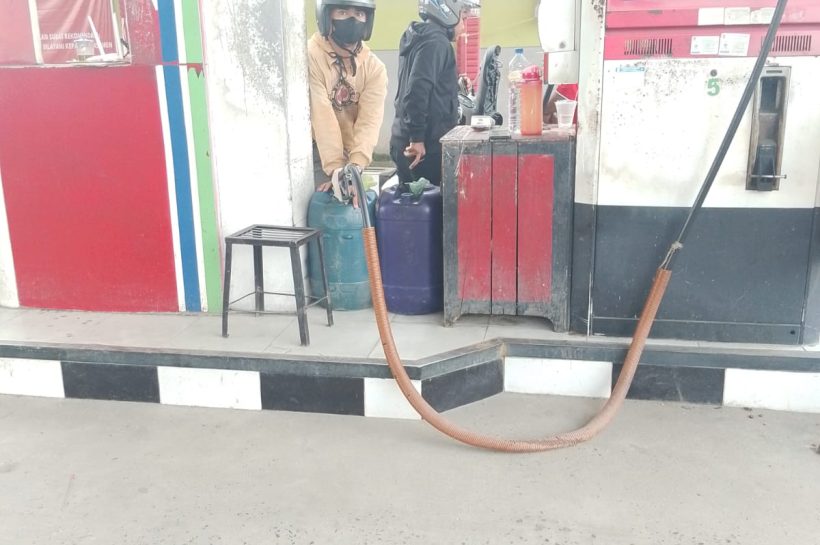 SPBU 14.211.210 Simarimbun Terima Pembelian BBM Menggunakan Jerigen.